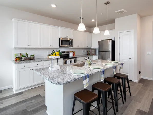 Crest at Burkitt Ridge Apartments