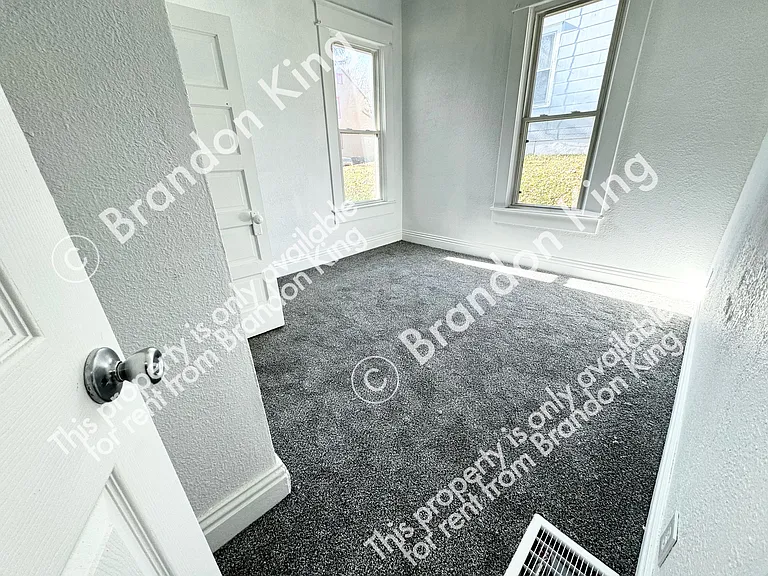 Logan St — Photo 4