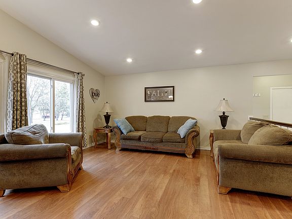 5th image of 10960 Cottonwood St NW