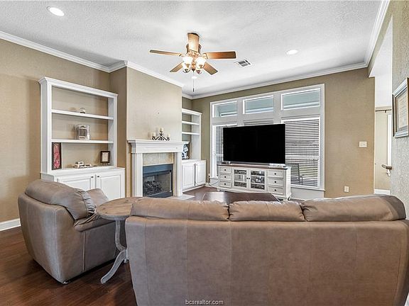 3rd image of 3923 Latinne Ln