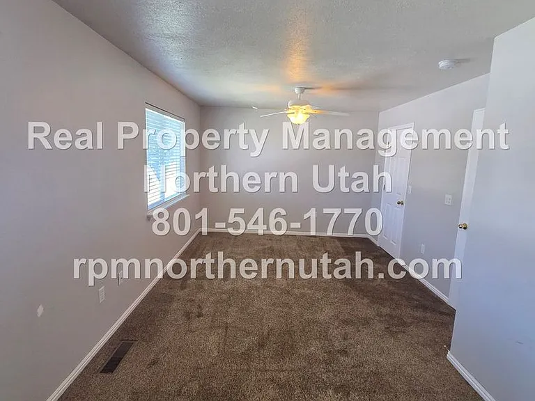 152 W 2525 N — Photo 16