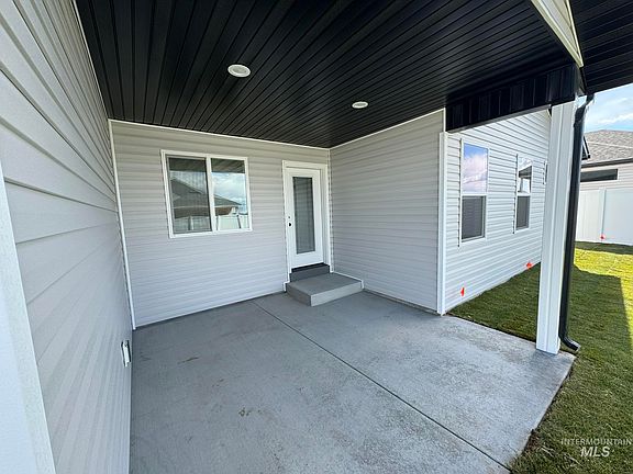 5th image of 1014 Vista Ave