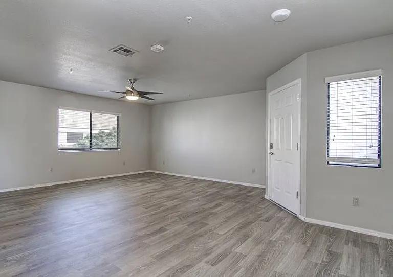 36 E Vaughn Ave — Photo 8