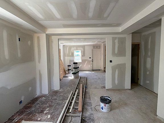 3rd image of 3030 Grantley Ave
