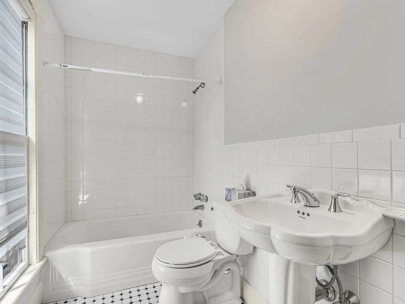 4 bed, 3683 sqft, $5,000 — Photo 3