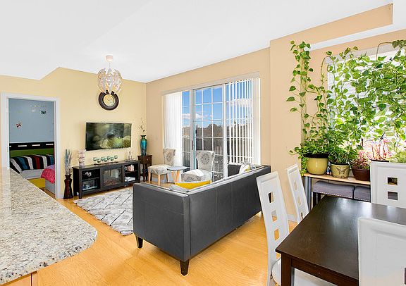4th image of 5978 N Lincoln Ave APT 4C