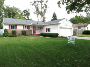 3332 Glasgow Dr, Lansing, MI 48911