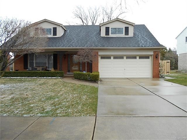 1st image of 824 N Brys Dr