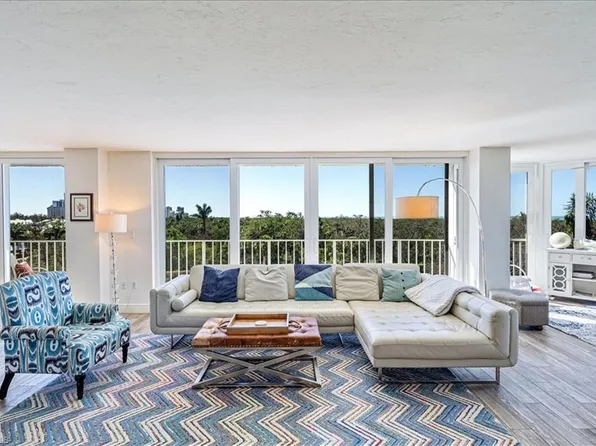 6361 Pelican Bay Blvd, Naples, FL