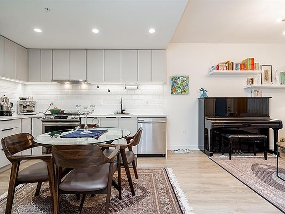 4th image of 3038 Saint George St #112