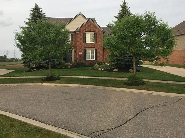 300 E Canford Park #30, Canton, MI 48187