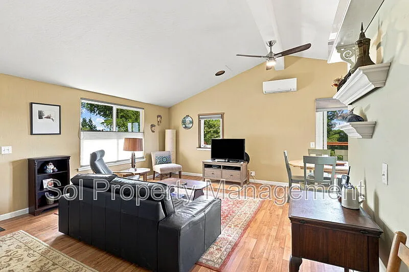 3 bed, 2.0 bath, 1152 sqft, $4,800 — Photo 3