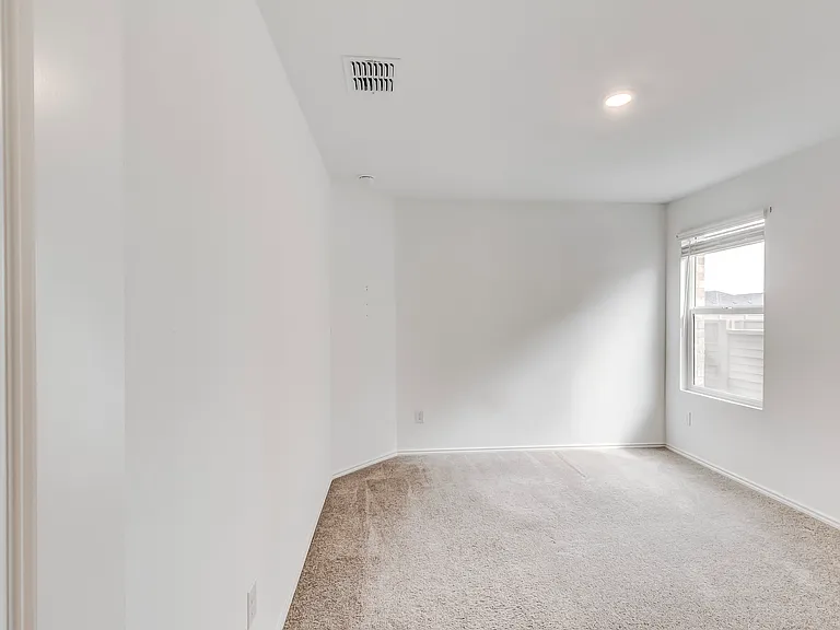 591 Avre Loop — Photo 29