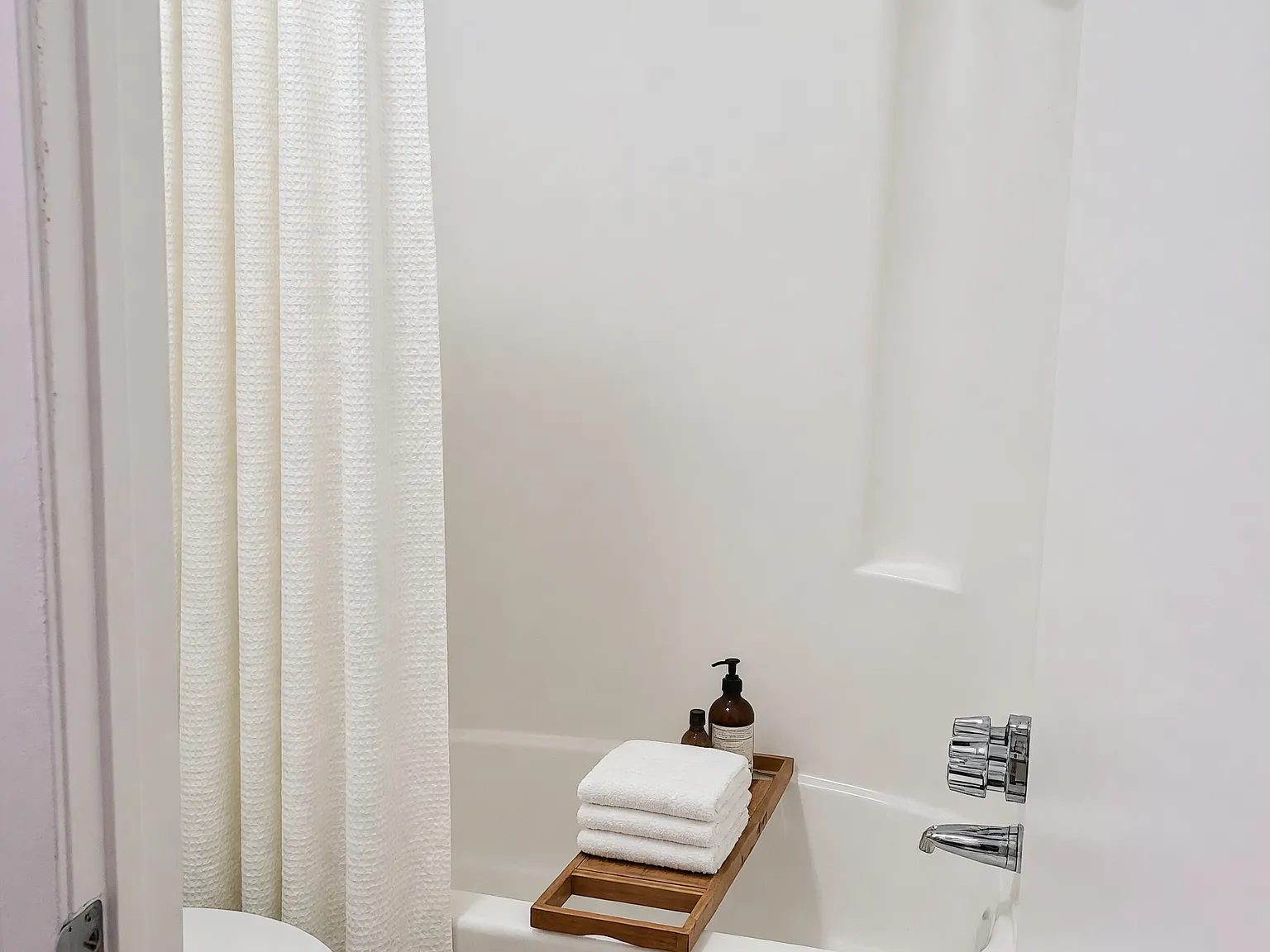 6000 Canterbury Dr — Photo 4