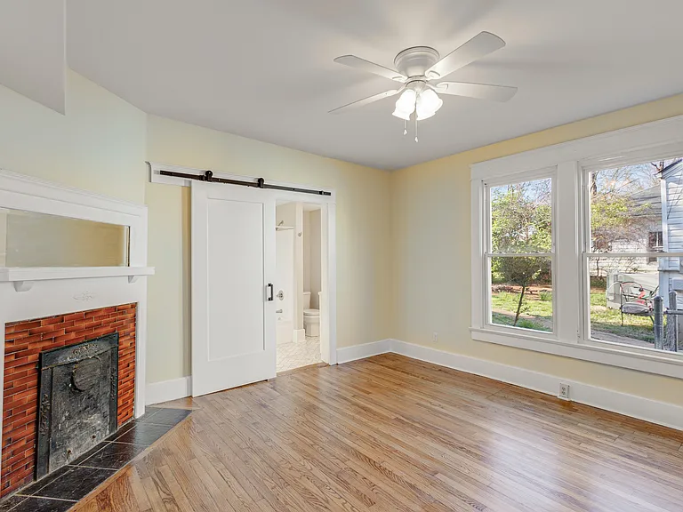 2450 Woodbine Ave #1 — Photo 10