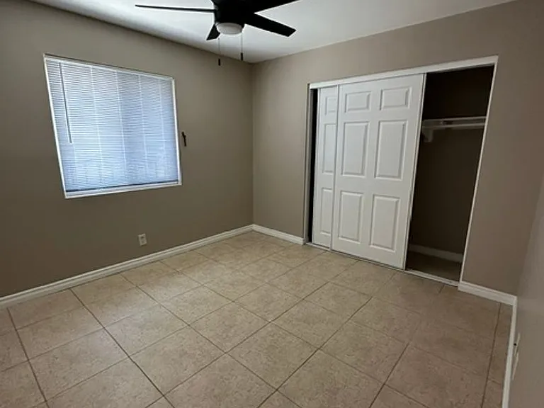 405 S Kroeger St — Photo 40