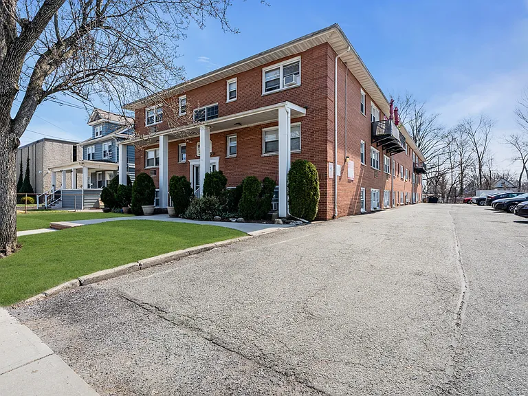 BRIAR LANE — Photo 10