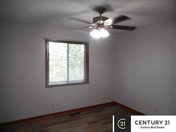 5th image of 3518 Comstock Ave