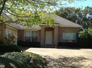 2812 Southridge Dr, Denton, TX 76210