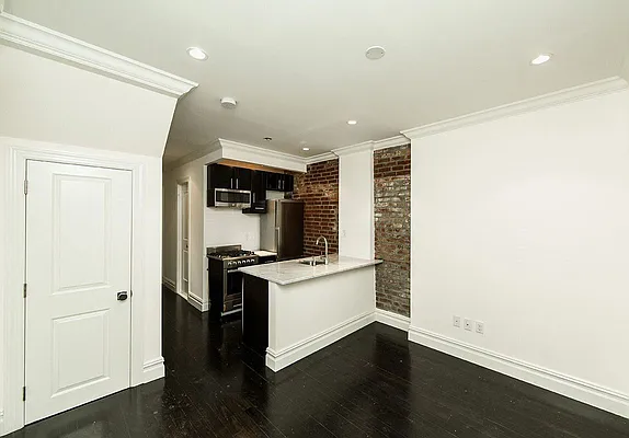 Rented by Avenues Real Estate | media 2