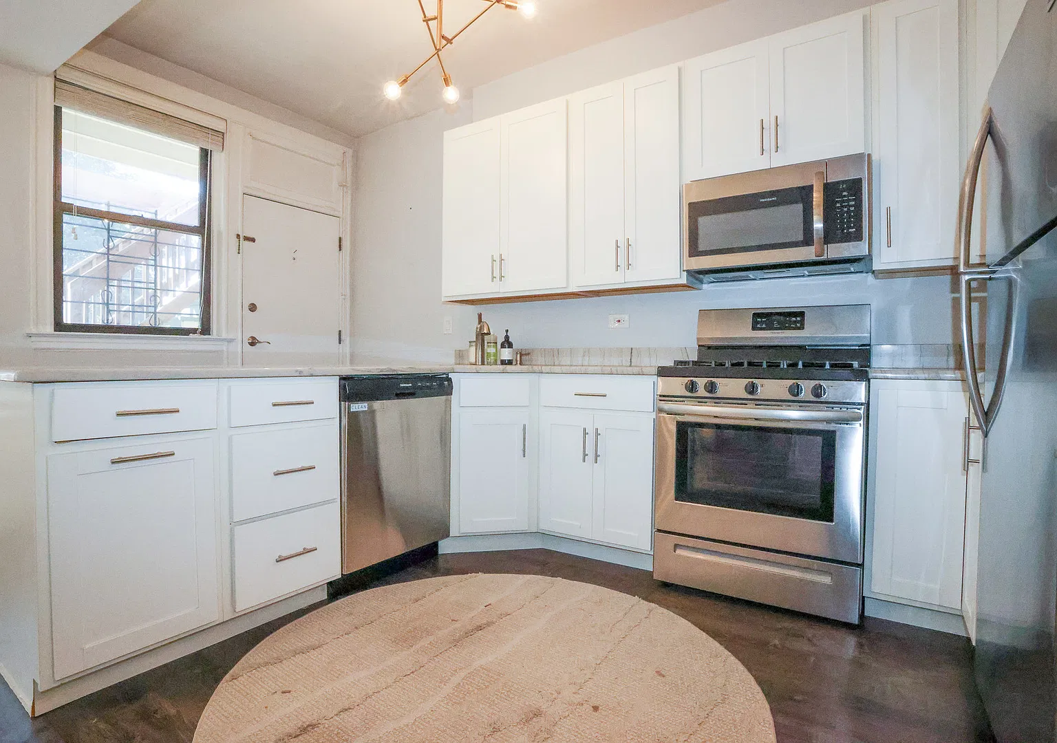 2 bed, 1300 sqft, $3,000 — Photo 3