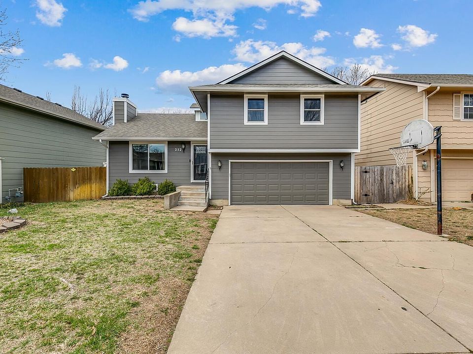 1st image of 252 W Village Lake Dr