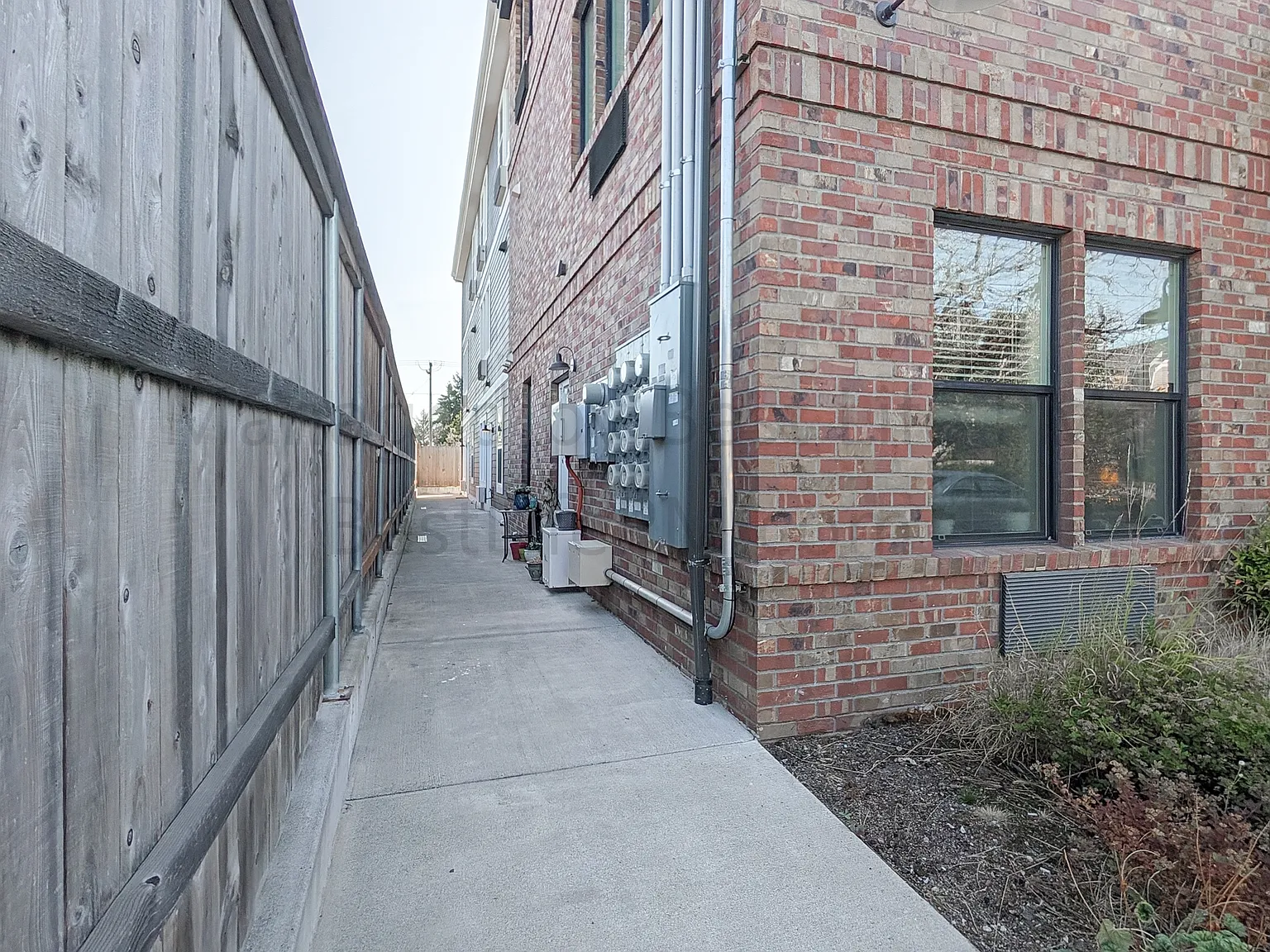 7122 North Greenwich Avenue - Zavier Apts (10049) - 5 — Photo 2
