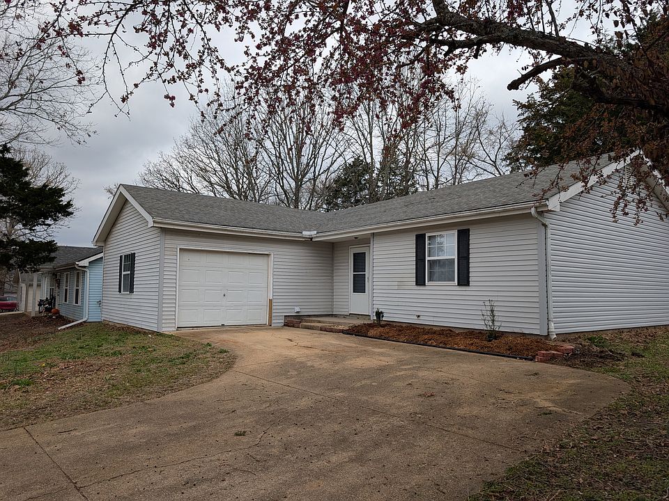 1st image of 172 Eric Dr