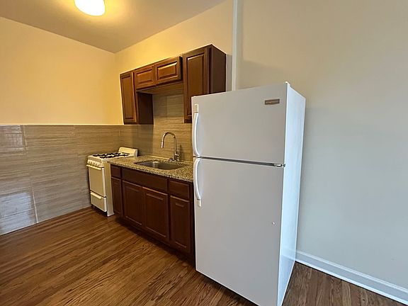 5th image of 2712 N Milwaukee Ave APT 209