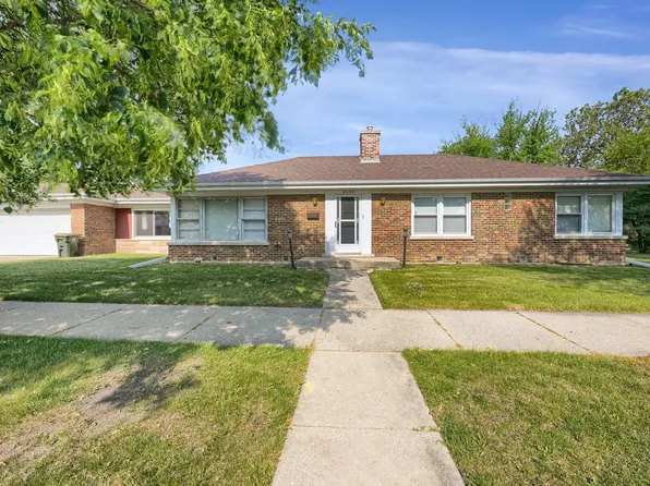 8050 N Osceola Ave, Niles, IL 60714