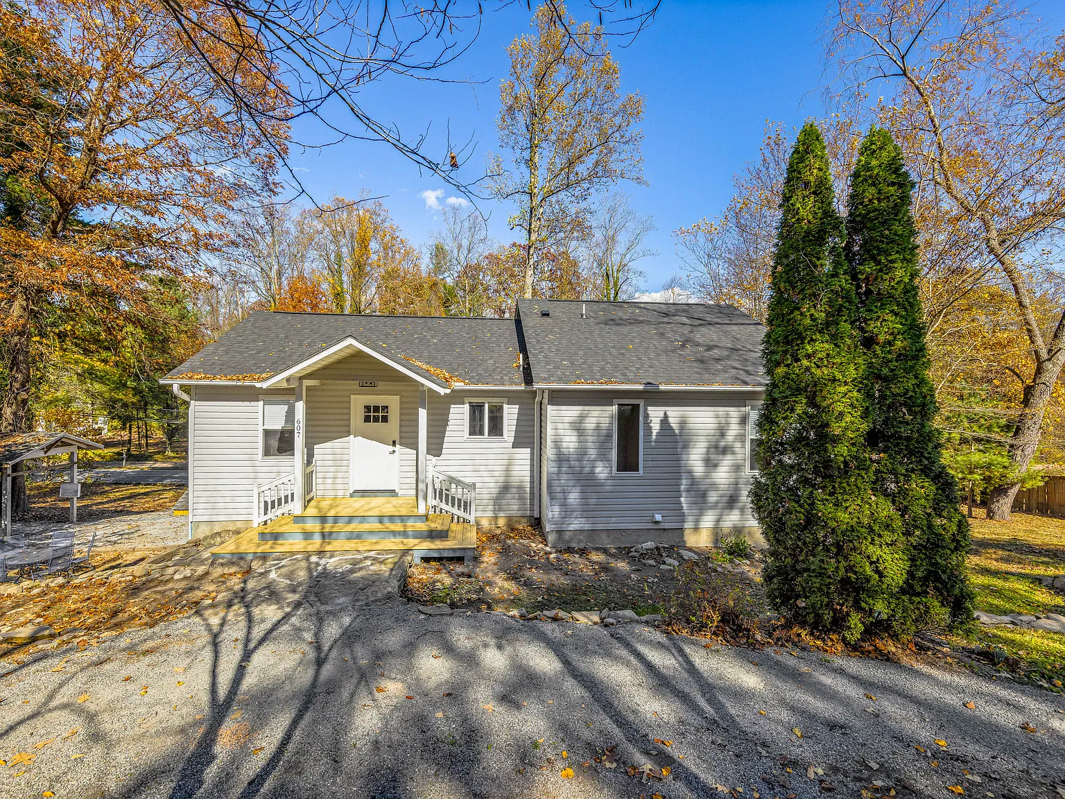 4 bed, 2432 sqft, $3,000 — Photo 2