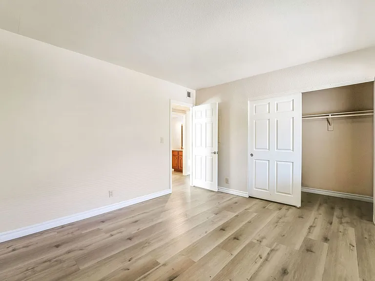5062 River Glen Dr #151 — Photo 13