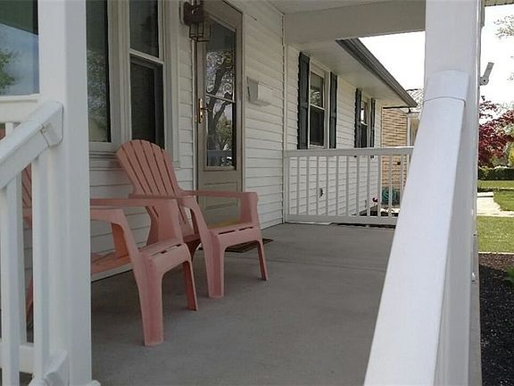 4th image of 377 Cleveland Dr