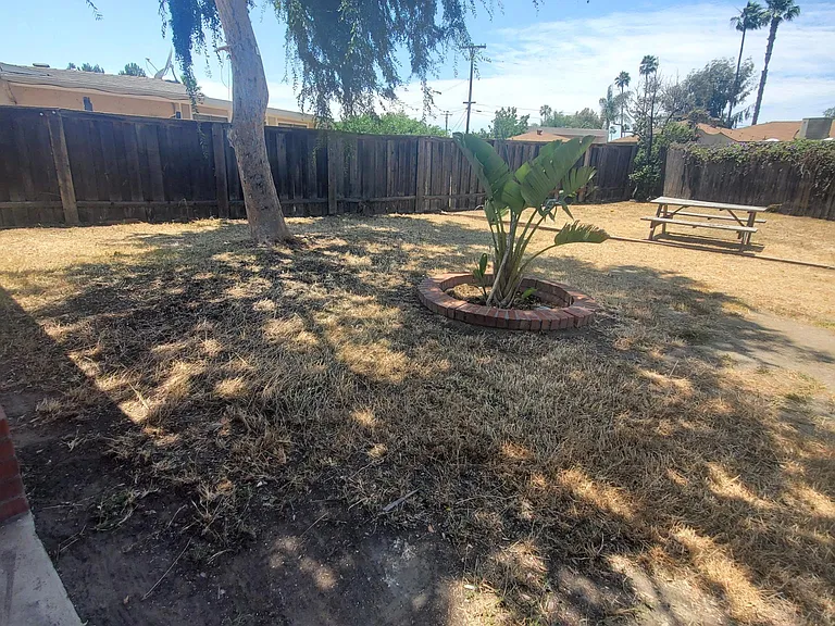 4464 Arendo Dr — Photo 15