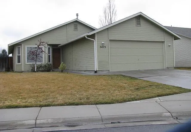 3 bed, 1127 sqft, $2,300 — Photo 1