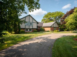 4649 Walnut Lake Rd, West Bloomfield, MI 48323