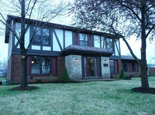 11127 Crickett Hill Dr, Saint Louis, MO 63146