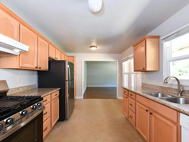 1415 Meek Ave — Photo 19