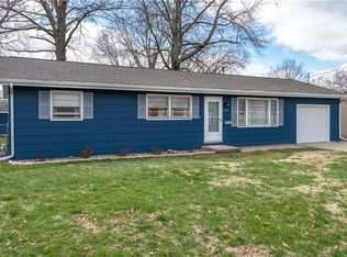 908 East St, Charleston, IL