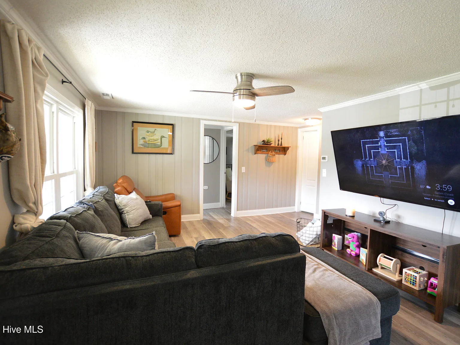 3 bed, 2.0 bath, $1,550 — Photo 2