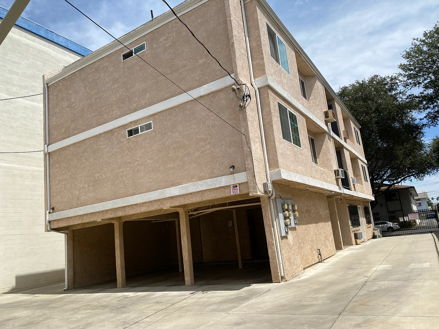 33 S Marguerita Ave — Photo 2