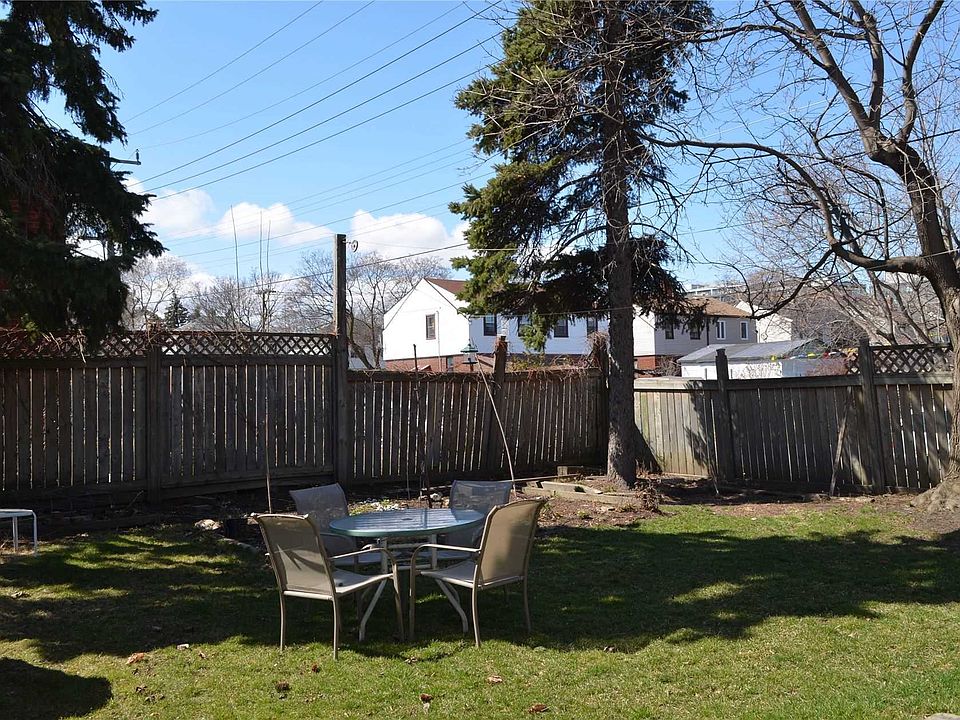 2nd image of 522 Royal York Rd