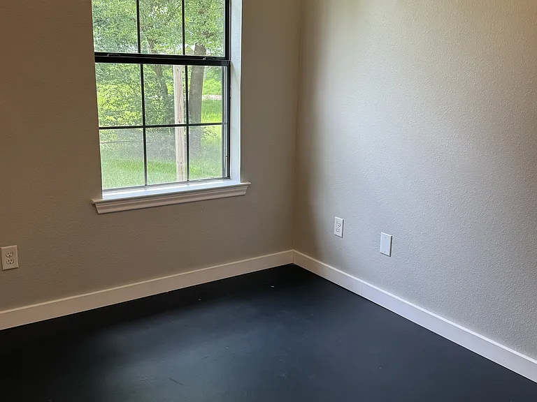 1014 E 15th St #4 — Photo 7