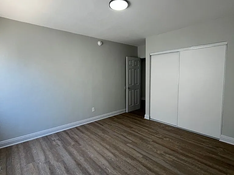 641 W 92nd St — Photo 5