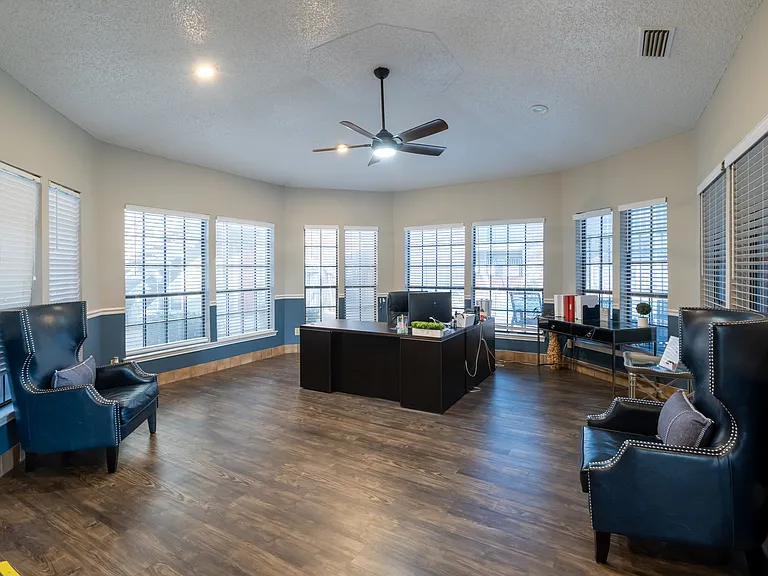 La Prada Place Apartments — Photo 7