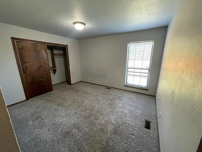 221 Skylark Ct — Photo 10