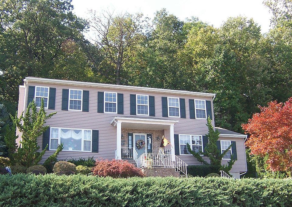 5BR, 3.5BA Colonial