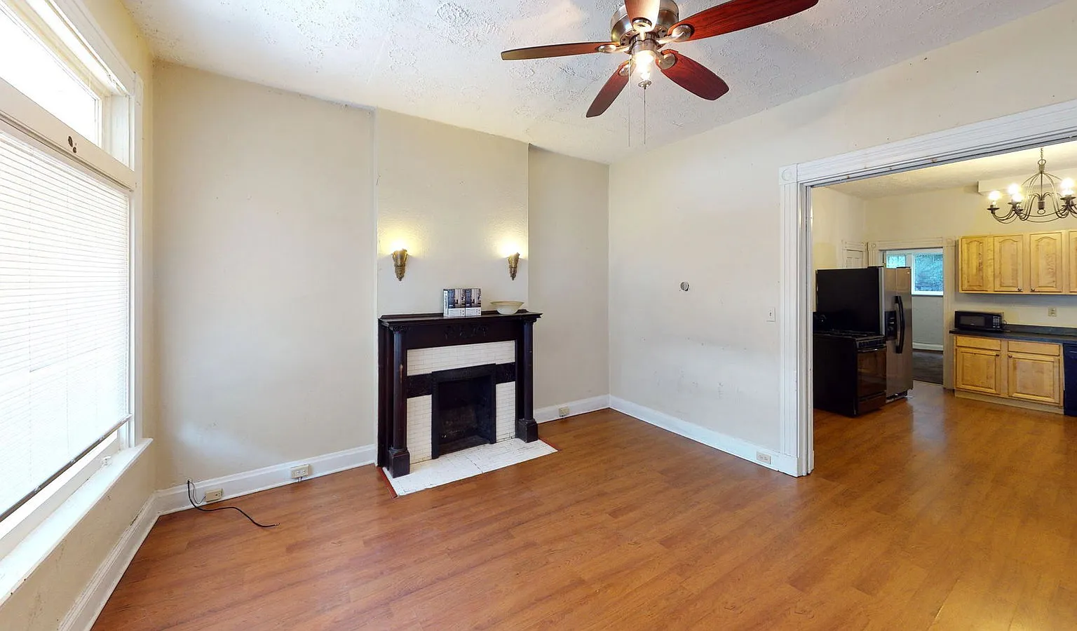 4 bed, 2.0 bath, 1542 sqft, $2,715 — Photo 4