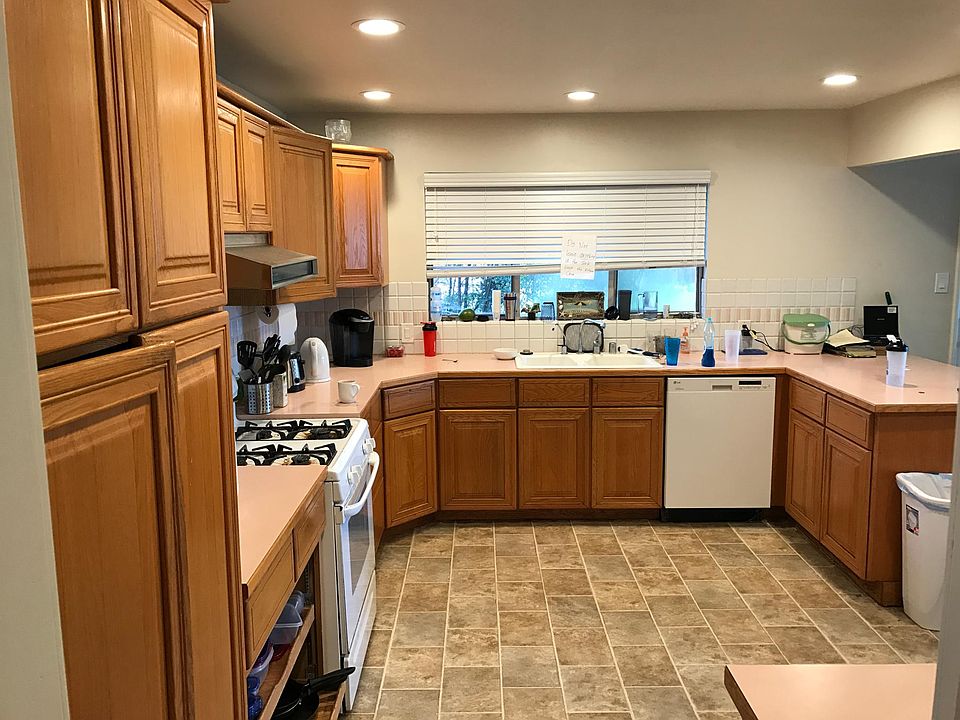 1st image of 2092 Loomis St