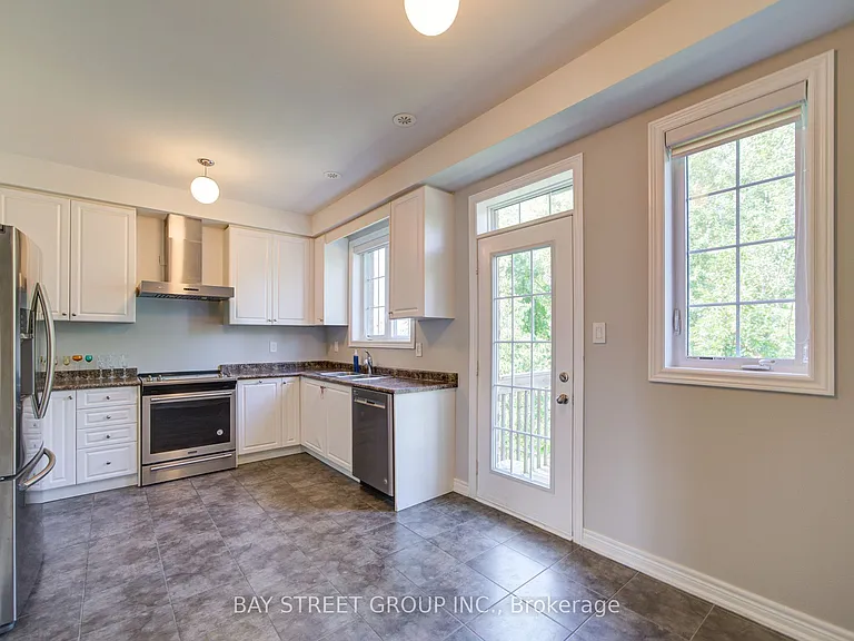 48 Roy Grove Way — Photo 8